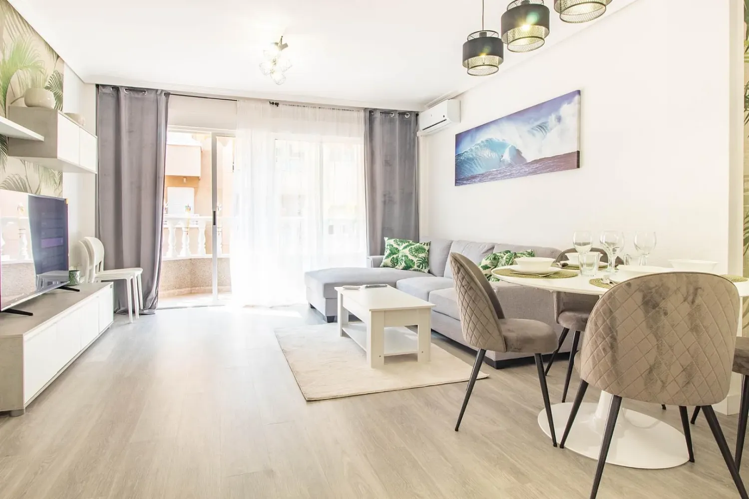 Apartamento de 2 dormitorios en Torrevieja, Spain No. 203805