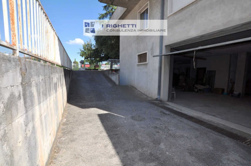Imóvel comercial em Bussolengo, Italy 414 m² N.º 328044