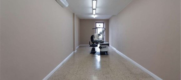 200m² Commercial property in Novara, Italy No. 215652 9