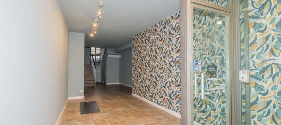 200m² Commercial property in Novara, Italy No. 215652 2