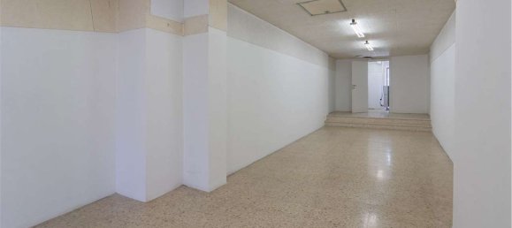 200m² Commercial property in Novara, Italy No. 215652 12