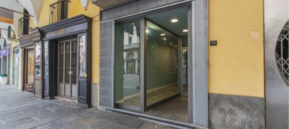 200m² Commercial property in Novara, Italy No. 215652 4