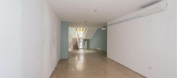 200m² Commercial property in Novara, Italy No. 215652 26