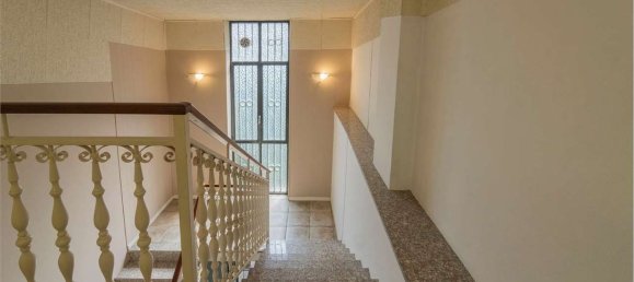 200m² Commercial property in Novara, Italy No. 215652 13