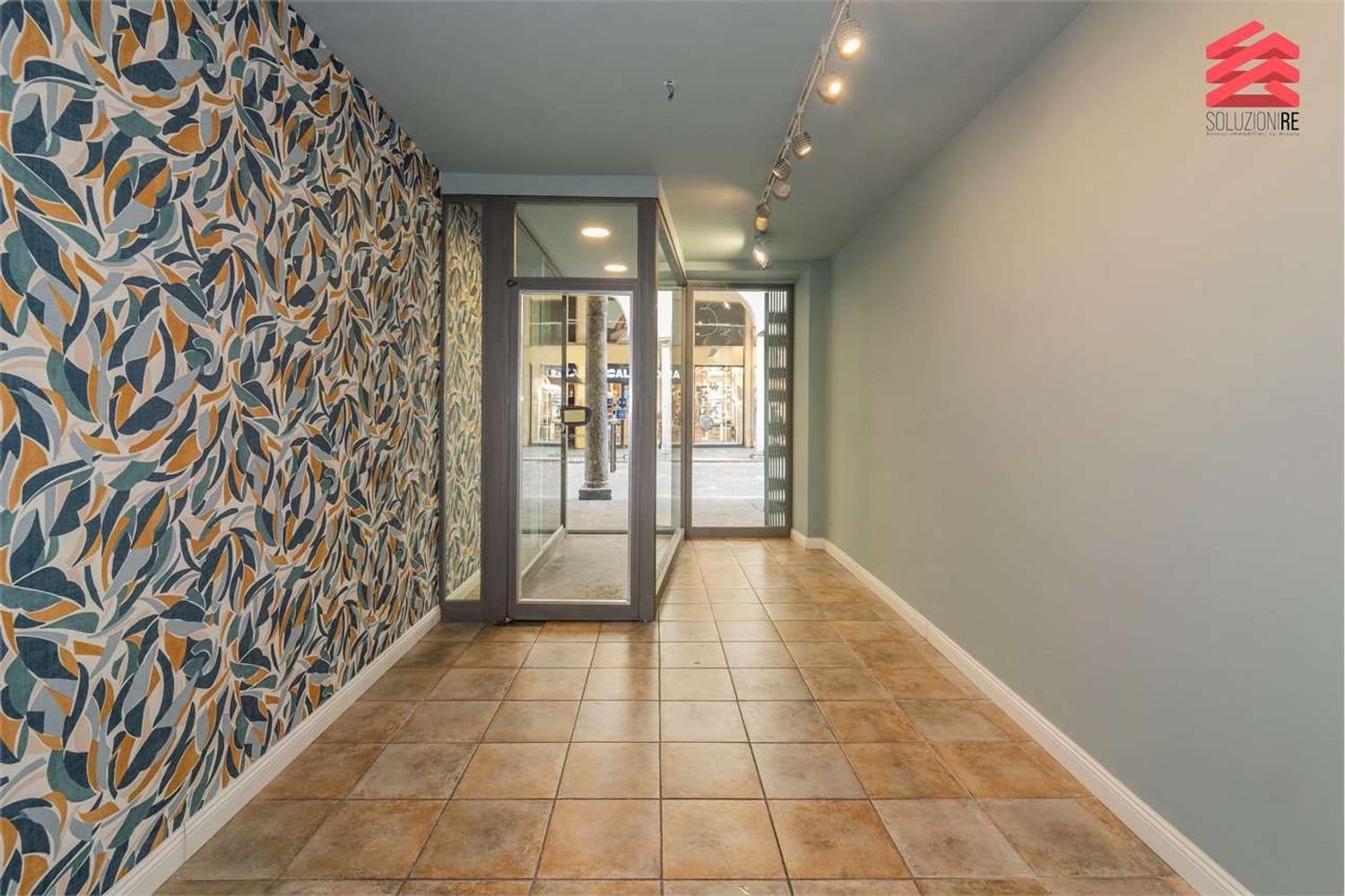 200m² Commercial property in Novara, Italy No. 215652