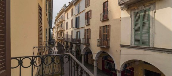 200m² Commercial property in Novara, Italy No. 215652 10