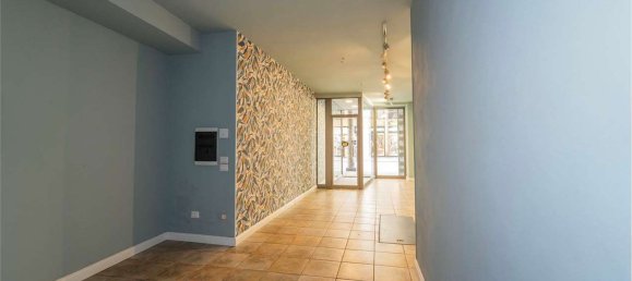 200m² Commercial property in Novara, Italy No. 215652 5