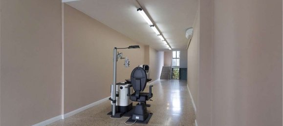 200m² Commercial property in Novara, Italy No. 215652 16