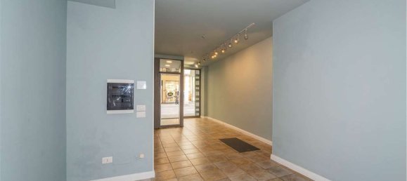 200m² Commercial property in Novara, Italy No. 215652 27