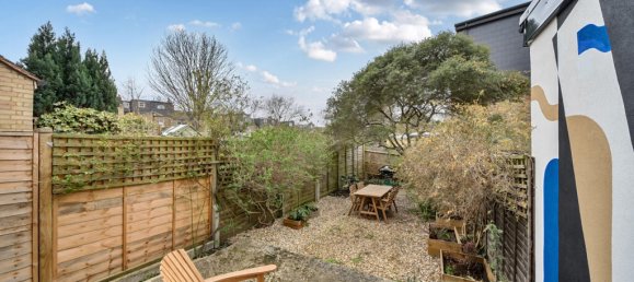 3 bedrooms House in London, United Kingdom No. 7662 6