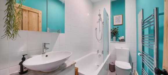 3 bedrooms House in London, United Kingdom No. 7662 8