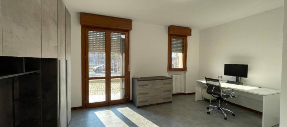 2-salle Appartement à Montanaso Lombardo, Italy No. 30878 12