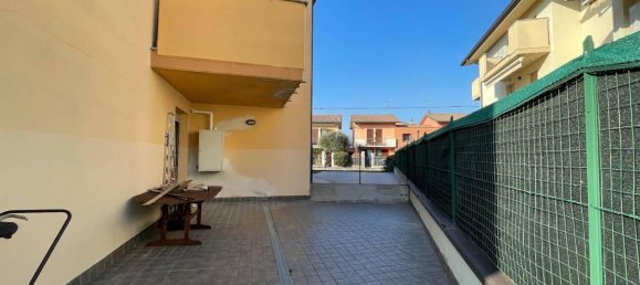 2-salle Appartement à Montanaso Lombardo, Italy No. 30878 2