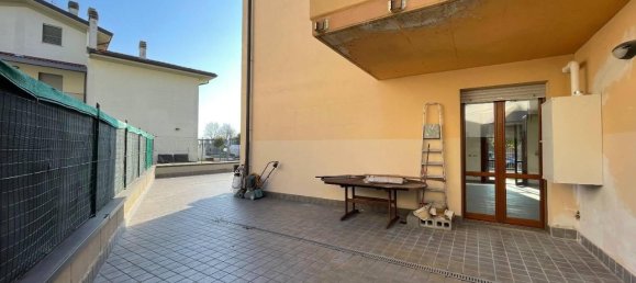 2-salle Appartement à Montanaso Lombardo, Italy No. 30878 5
