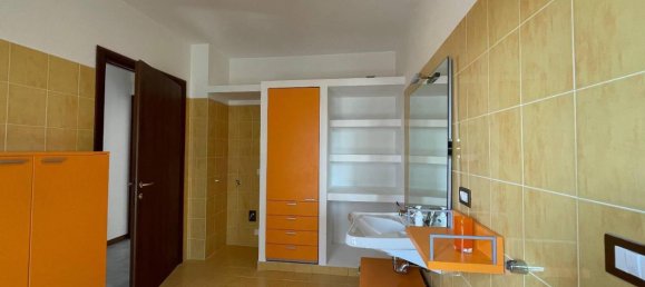 2-salle Appartement à Montanaso Lombardo, Italy No. 30878 19