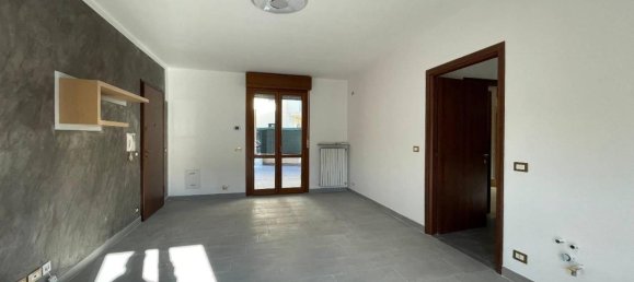2-salle Appartement à Montanaso Lombardo, Italy No. 30878 9