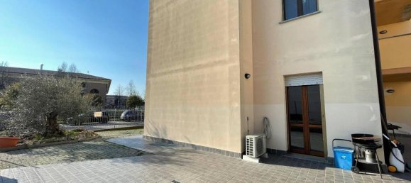 2-salle Appartement à Montanaso Lombardo, Italy No. 30878 21