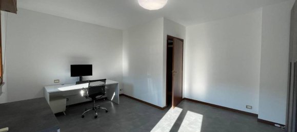 2-salle Appartement à Montanaso Lombardo, Italy No. 30878 13