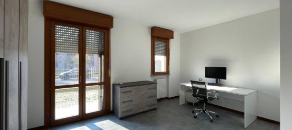 2-salle Appartement à Montanaso Lombardo, Italy No. 30878 16