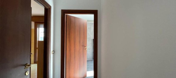 2-salle Appartement à Montanaso Lombardo, Italy No. 30878 11