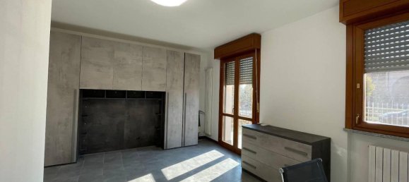 2-salle Appartement à Montanaso Lombardo, Italy No. 30878 15