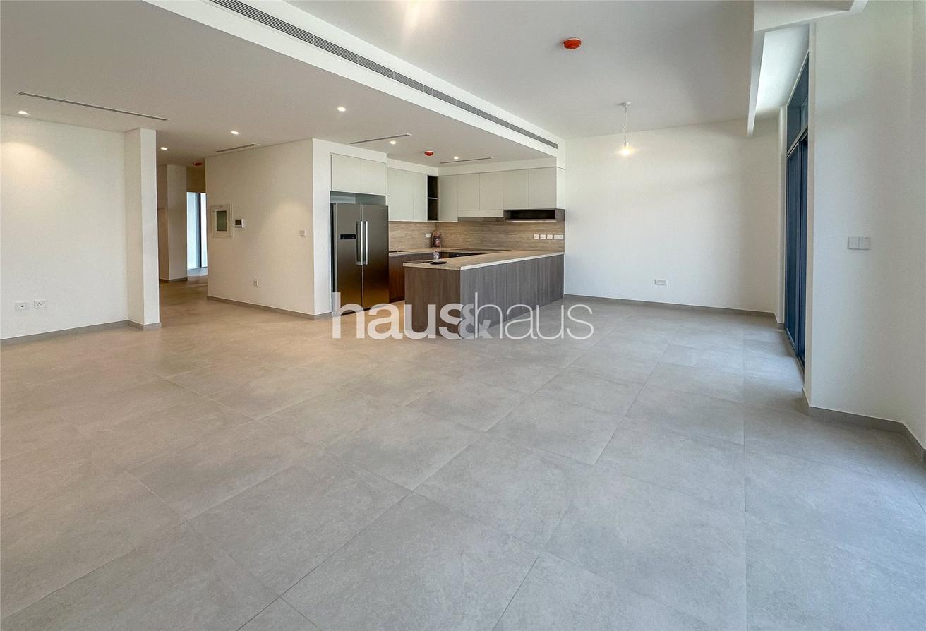 Adosado de 3 dormitorios en Mudon, UAE No. 98813