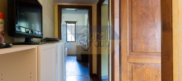 Квартира с 4 комнатами в Рим, Италия № 40471 52