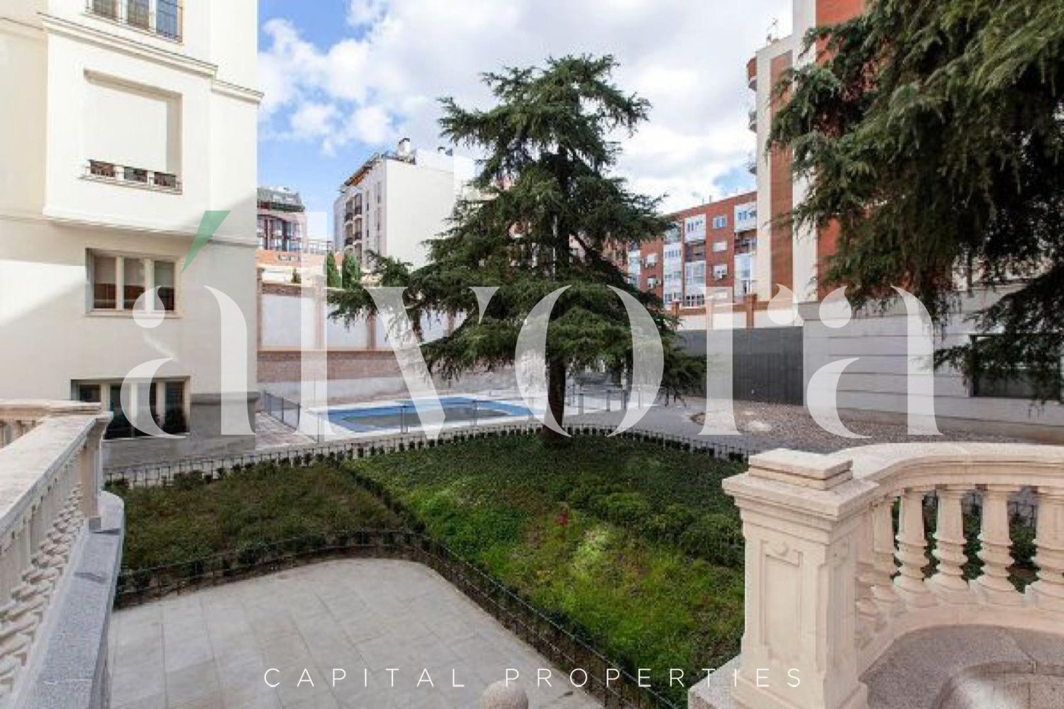 3 bedrooms Apartment in Madrid, Spain No. 85321