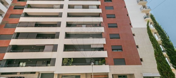 129m² Commercial property in Odivelas, Portugal No. 235647 2