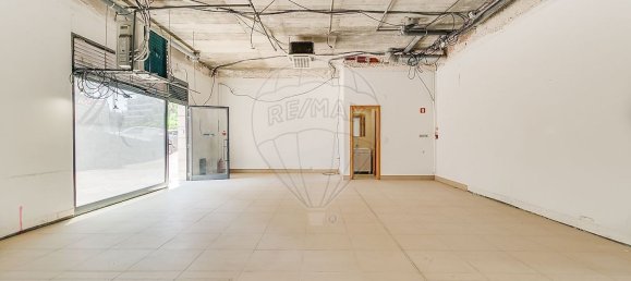 129m² Commercial property in Odivelas, Portugal No. 235647 13