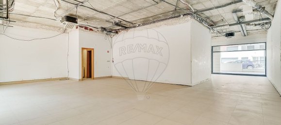 129m² Commercial property in Odivelas, Portugal No. 235647 10