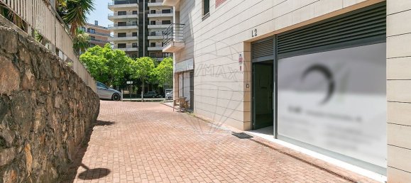 129m² Commercial property in Odivelas, Portugal No. 235647 8