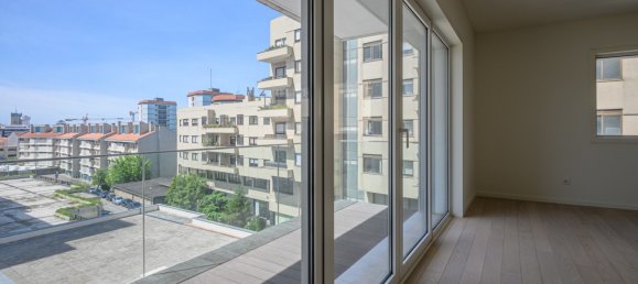 3 bedrooms Apartment in Porto, Portugal No. 94943 3
