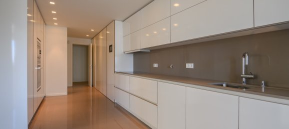 3 bedrooms Apartment in Porto, Portugal No. 94943 7