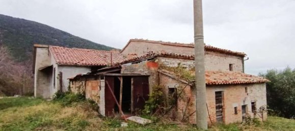 5-salle Appartement à Fossombrone, Italy No. 1825 4