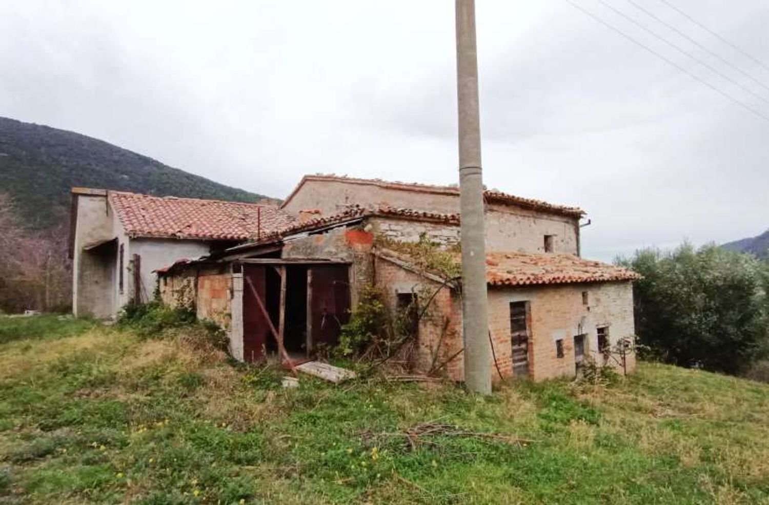 5-salle Appartement à Fossombrone, Italy No. 1825