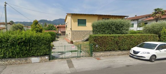 7 rooms Apartment in Capannori, Italy No. 197027 2