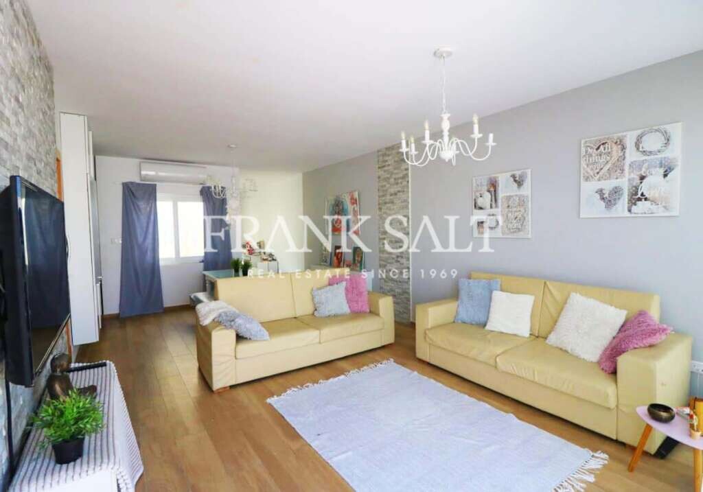 3 bedrooms Penthouse in San Gwann, Malta No. 7064