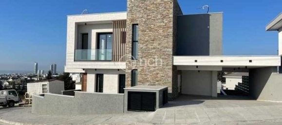 5 bedrooms Villa in Germasogeia, Cyprus No. 17036 8