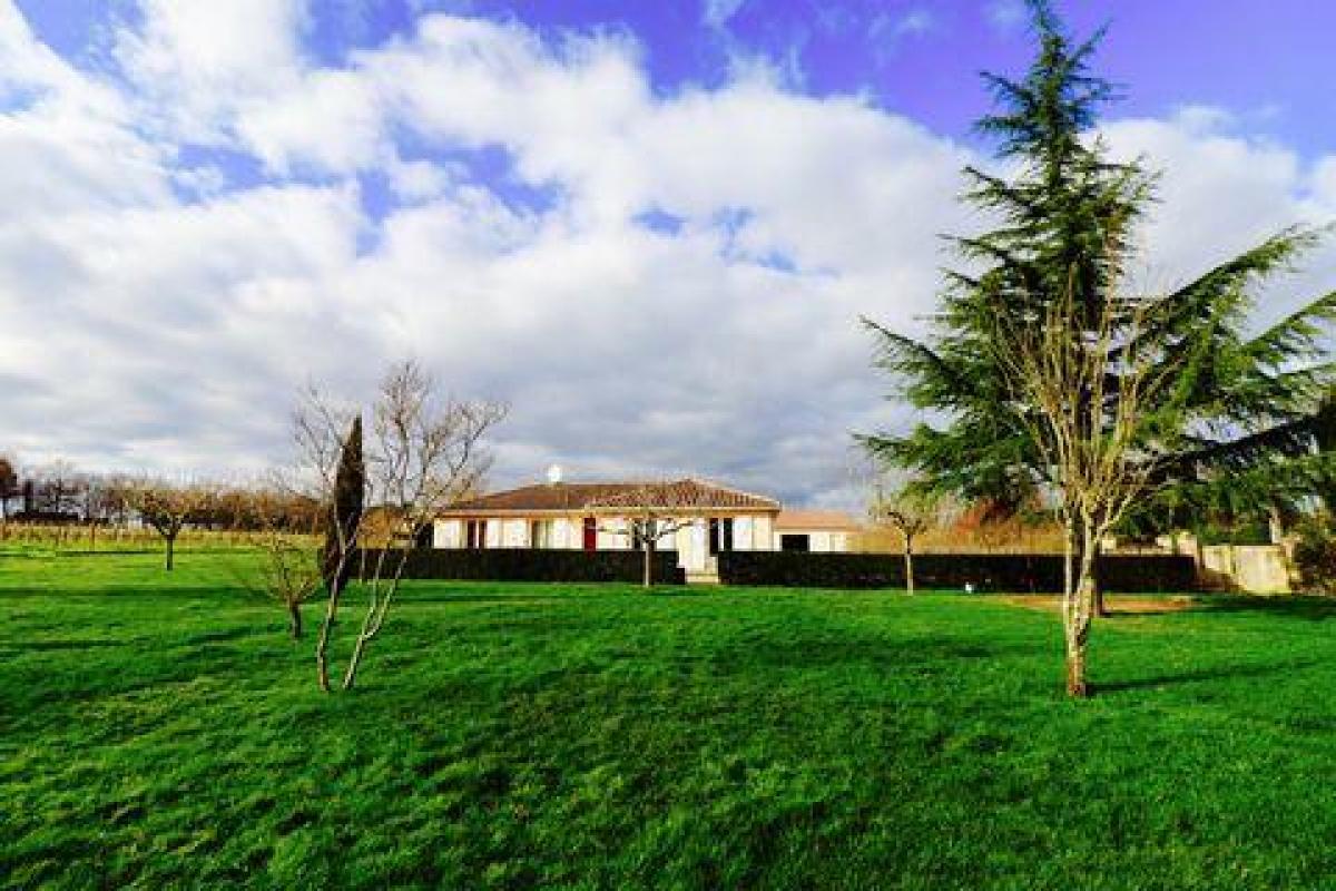 Casa de 3 dormitorios en Boscamnant, France No. 28396