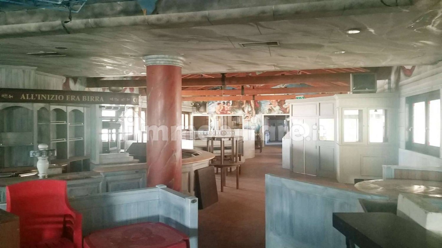 1 room Commercial property in Venice, Italy No. 142667