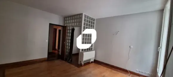 116m² Commercial property in Paris, France No. 307857 6