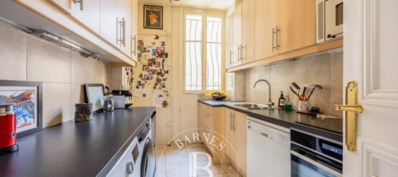 2 bedrooms Apartment in Paris, France No. 347444 7