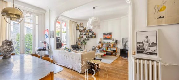 2 bedrooms Apartment in Paris, France No. 347444 2