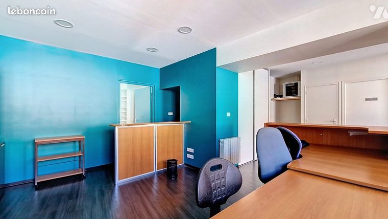 Propiedad comercial en Bressuire, France No. 305982