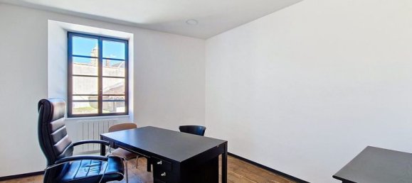 Propiedad comercial en Bressuire, France No. 305982 7