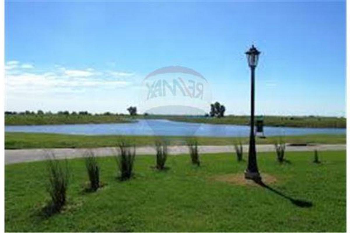  Land in Escobar, Argentina No. 32129