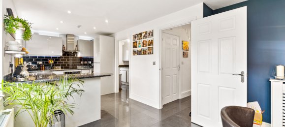 5 غرف نوم منزل في Horley, United Kingdom رقم 995 9