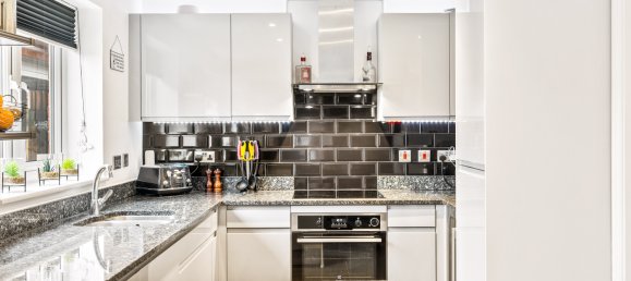 5 غرف نوم منزل في Horley, United Kingdom رقم 995 4