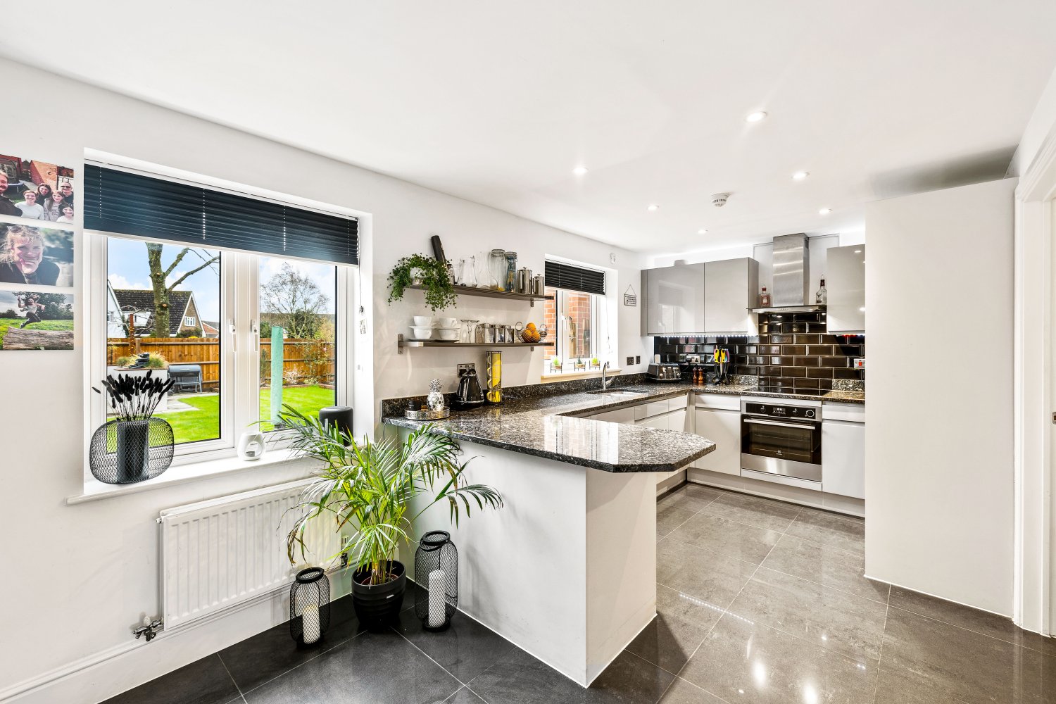 5 غرف نوم منزل في Horley, United Kingdom رقم 995